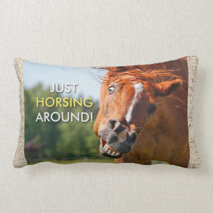 Precis fotograferar Horsing runt om häst Lumbarkudde