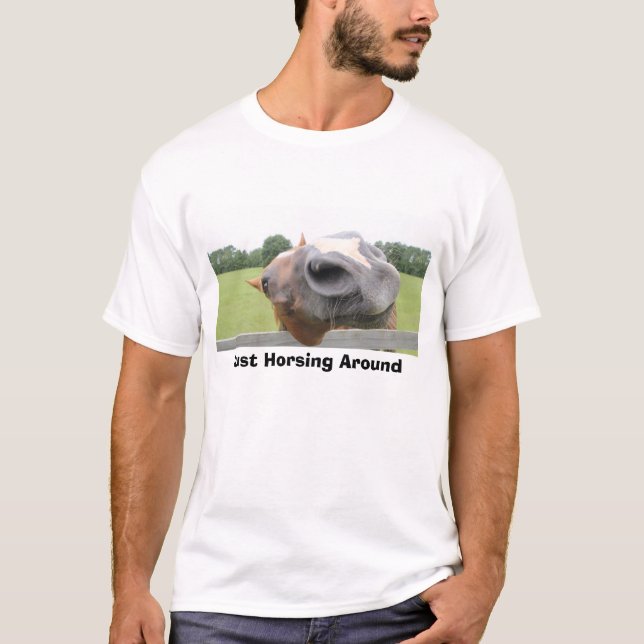 Precis Horsing runt om skjortan Tee Shirt (Framsida)