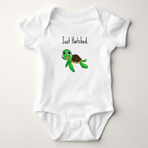 Precis kläckt babyhavssköldpadda t shirt
