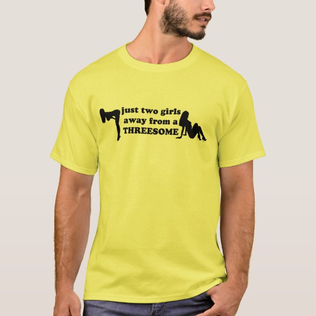 Precis två flickor i väg från en threesome. tee shirt (Framsida)