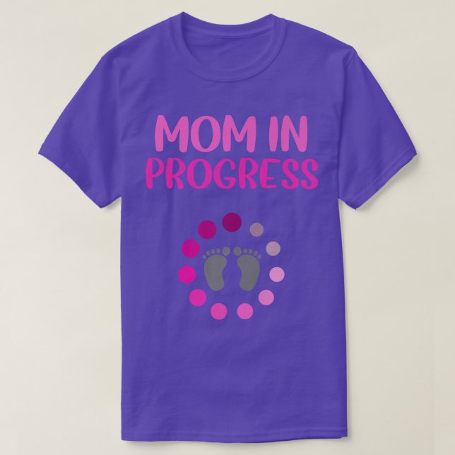 Pregnancy Announcement Mom In Progress First Baby  T Shirt (Design framsida)