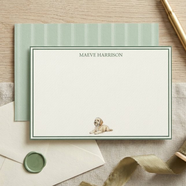 Preppar Sälggrön Randig Golden Doodle Brevpapper (Preppy Sage Green Stripe Golden Doodle Stationery)