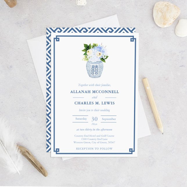 Preppy Blommigt Blue & White Ginger Burk Bröllop Inbjudningar (Blue And White Ginger Jar Greek Key Chinoiserie Chic Wedding Invitation)