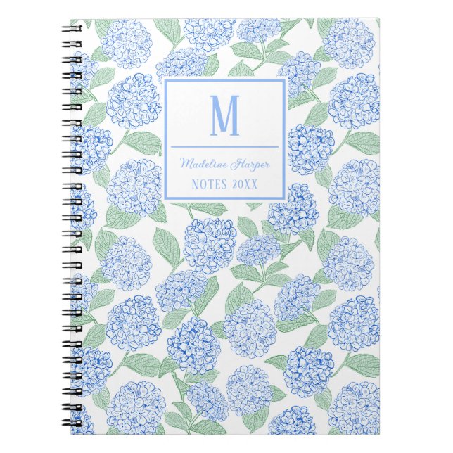 Preppy Blue and Grönt Hydrangeas Monogram Anteckningsbok (Framsidan)