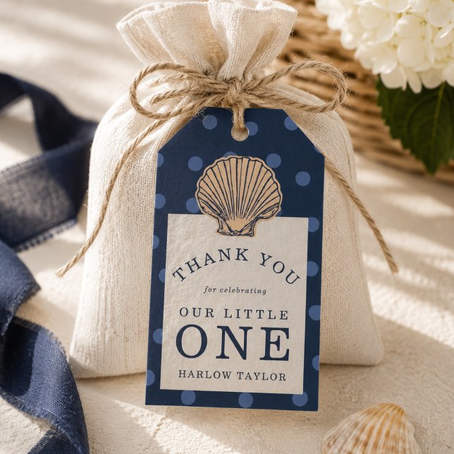 Preppy Coastal Shell Första Födelsedagen Presentetikett (Preppy Coastal Shell First Birthday Gift Tags)