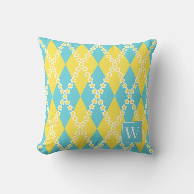 Preppy Daisy Argyle – Gul & Turkos Monogram Kudde (Framsida)