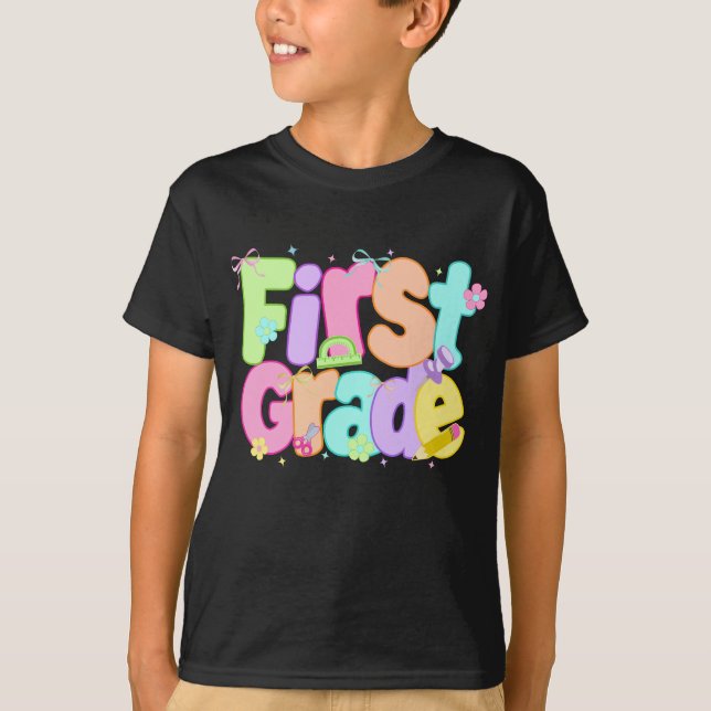 Preppy First Grade Back To School 1st Grade T Shirt (Framsida)