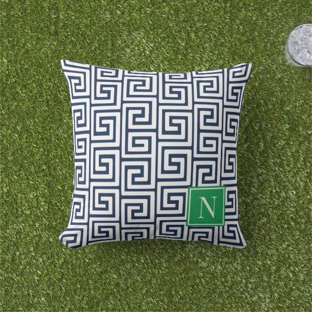 Preppy Greek Key Monogram – Navy & Green Kudde (Gräs)