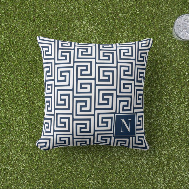 Preppy Grekisk Nyckel Monogram – Marin & Vit Kudde (Gräs)