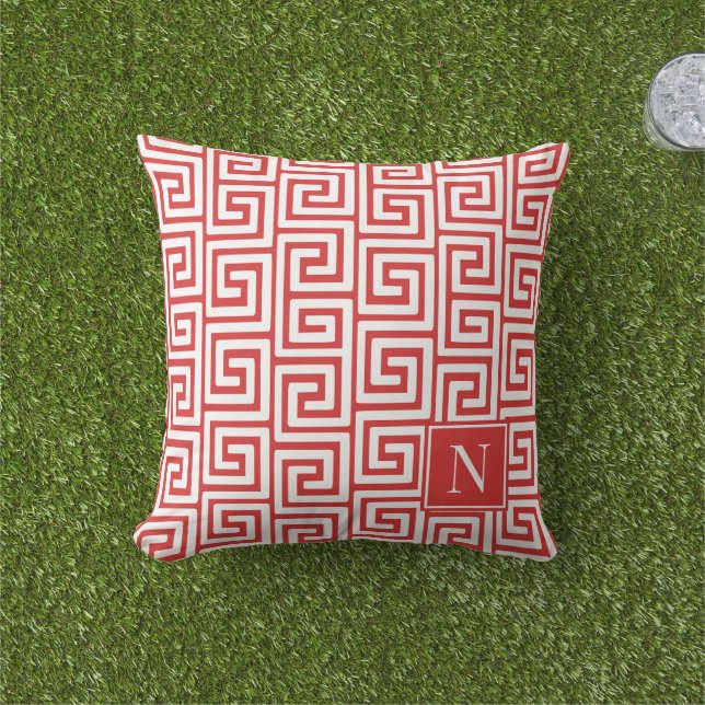 Preppy Grekisk Nyckel Monogram – Röd & Vit Kudde (Gräs)