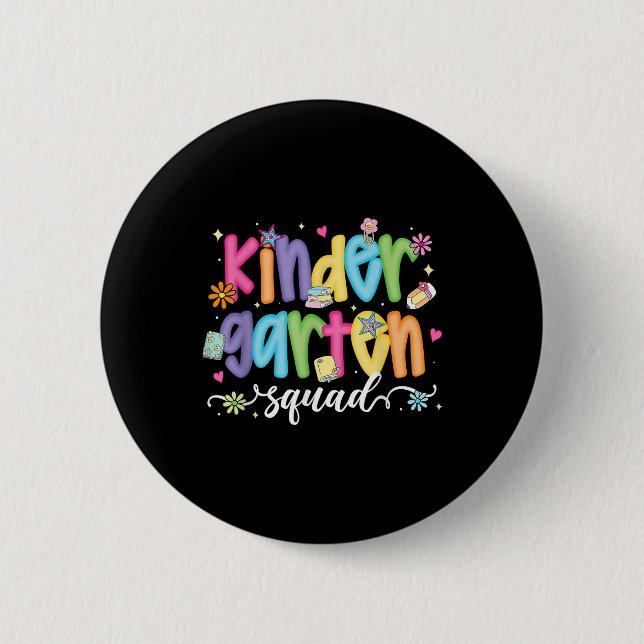 Preppy Kindergarten Squad Team Crew Teacher Back T Knapp (Framsida)
