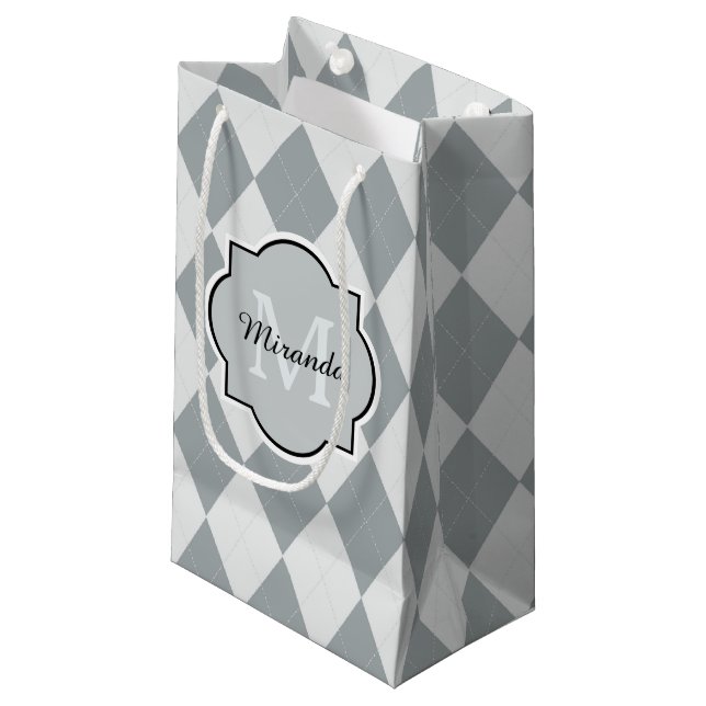 Preppy Mjuk Grå Rutmönster Flickaktig Monogram och (Framsidan Vinklad)