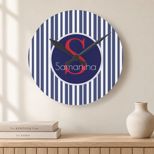 Preppy Navy Röd Randig Initial Monogram Rund Klocka (Skapare uppladdad)