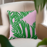 Preppy Rosa and Grönt Handflatan Lövs Beach House Kudde<br><div class="desc">Enkel rosa och grönt mönster med grönt handflatan löv över rosans bakgrund.</div>