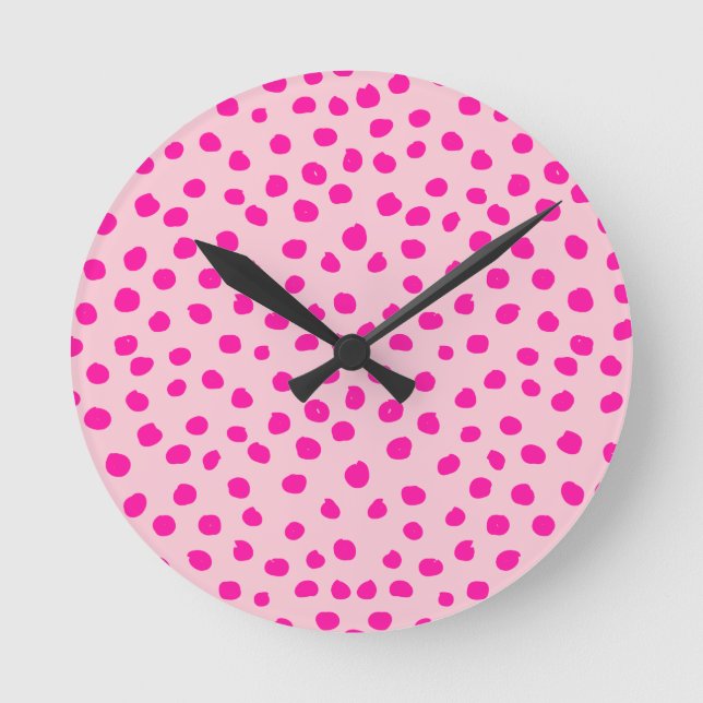 Preppy Rosa Dots Modern Animal Print Spots Rund Klocka (Framsida)