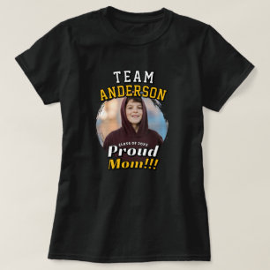 Preppy Team [Efternamn] Stolt Mamma Examensfoto T Shirt