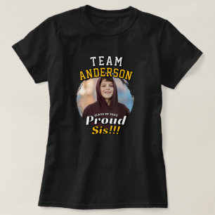 Preppy Team [Efternamn] Stolt Mamma Examensfoto T Shirt