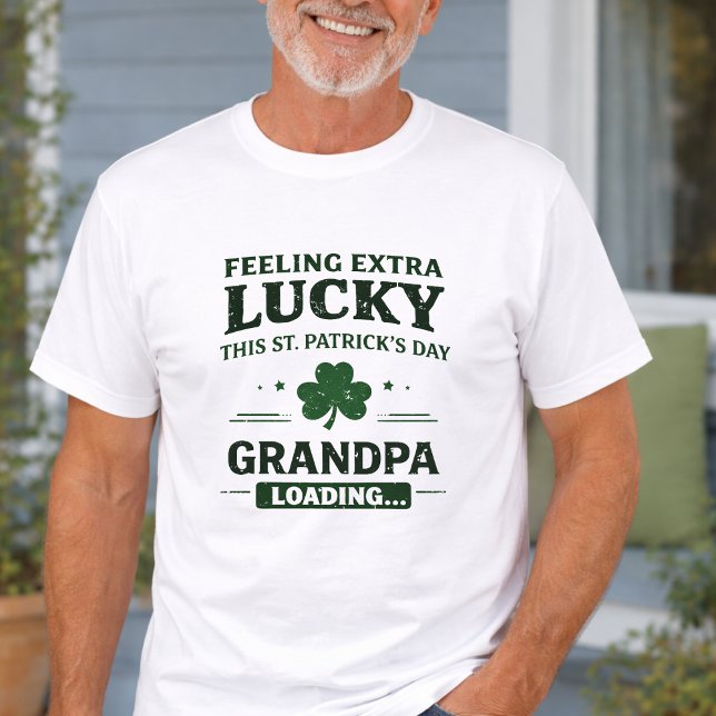 Present för bebisannonsering på St. Patrick's Day T Shirt (St. Patrick’s Day Baby Announcement Gift Shirt)