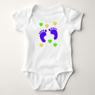 Present till Babypojken - Hjärtan Med Babyskor T Shirt