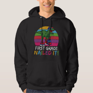 Present till första klass som sagt 'Nailed It' T R Hoodie