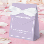 Presentask för fest<br><div class="desc">Denna presentask visas i en elegant lavendel- och vit färg.
Anpassa denna artikel och ändra provtexten till din egen.
Tips: Lägg bara till dina fantastiska godsaker och lägg till ett festligt band.</div>