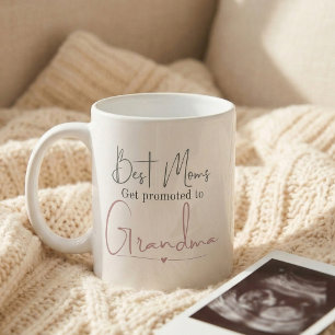 Presenterad till Mormor Present Graviditetsannonse Kaffemugg