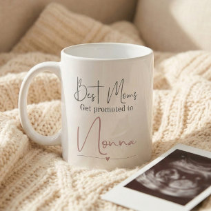 Presenterad till Nonna-gåva graviditetsannonsering Kaffemugg