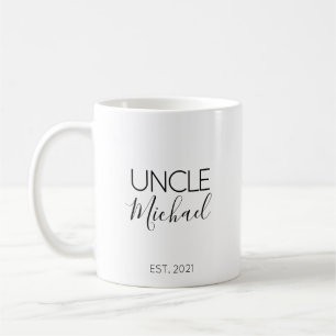 Presenterar bebis-nyheten med kaffemugg - rolig pr
