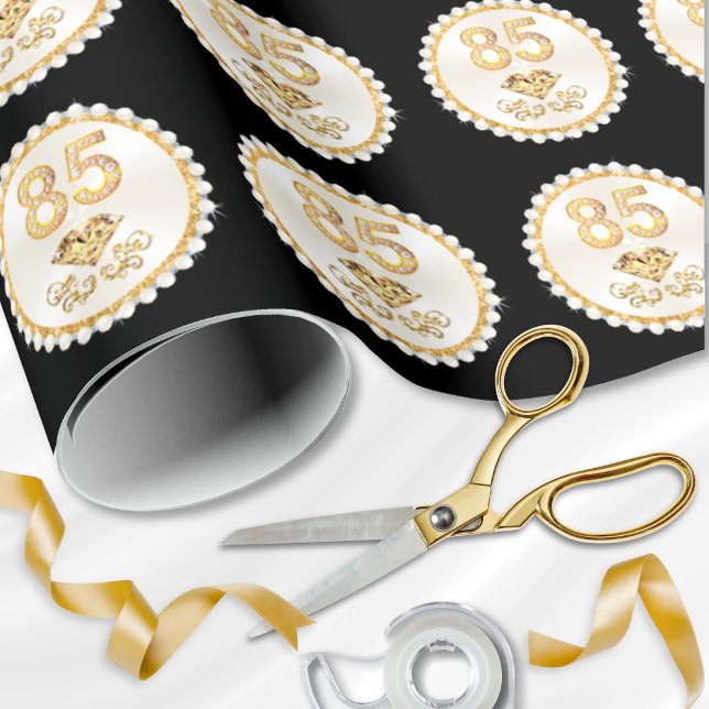 Presentförpackning för 85-årsdag till presenter fö presentpapper (85th birthday party ideas. 85th birthday wrapping paper for your 85th birthday presents. Black Gold.)