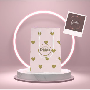 Presentförpackning med monogram och namn