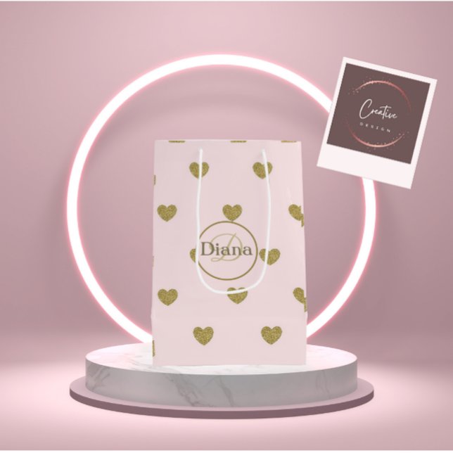 Presentförpackning med monogram och namn (Skapare uppladdad)