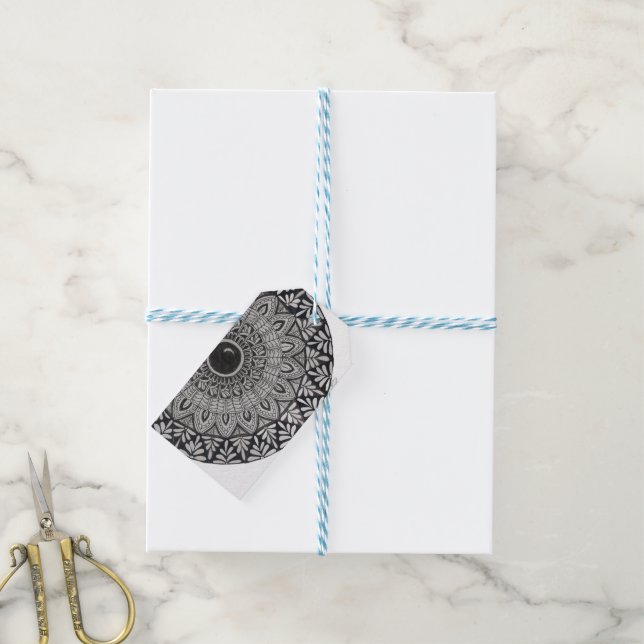 presentkort med monokrom mandala-konst presentetikett (Med Snöre)