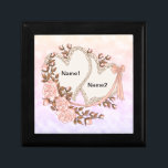 Presentlåda för bröllop Hearts Minnesask<br><div class="desc">Bröllop Hearts presentlåda, Bröllop kläder, Bröllop t-shirts, bröllopsgåvor av ArtMuvz Illustration. Matchande Anpassade Bröllop möhippa, mottagning, repetitionsmiddagsutrustning. HUR DU PERSONALISERAR I stället lägger du till ditt namn eller text. Anpassa den här presentlådan i bröllop så att den blir unik för dig eller för ge som personlig. Fira kärlek i stil...</div>