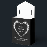 Presentlåda för festligheter<br><div class="desc">Denna presentlåda för festligheter visas i en elegant svart och vit färg med en diamantglänsande accent i mitten framtill.
Anpassa denna artikel och ändra exempeltexten till din egen med hjälp av denna mall.
Tips: Lägg bara till dina fantastiska godsaker och lägg till lite festlig band.</div>