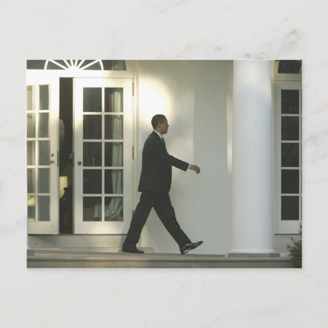 President Barack i djup tanke medan han går Vykort (Framsida)