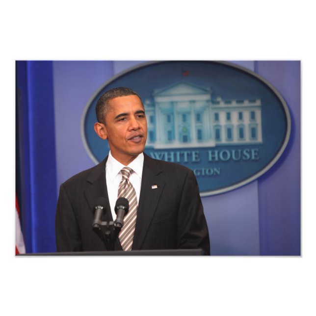 President Barack Obama gör ett tillkännagivande Fototryck (Framsidan)