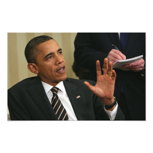 President Barack Obama talar med pressen Fototryck (Framsidan)