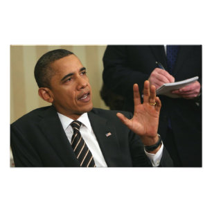 President Barack Obama talar till pressen Fototryck