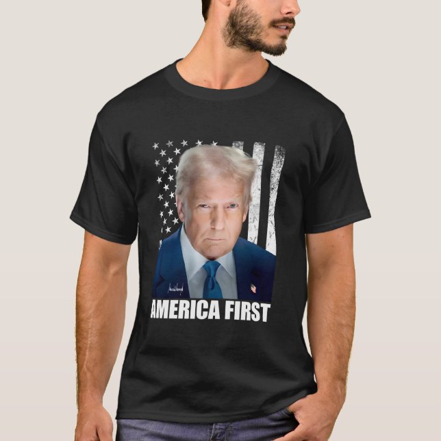 President Donald Trump USA flagga America First T Shirt (Framsida)