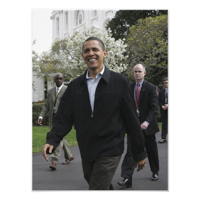President Obama går till basketplanen Fototryck (Framsidan)