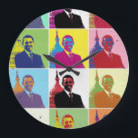 President Obama Pop Art Stor Klocka<br><div class="desc">Pop Art version av Obamas första mandatperiod som president porträtt (2009). I en opinionsundersökning i februari 2009 som genomfördes i Westerna Europa och Förenta staterna av Harris Interactive för Frankrike 24 och Internationell Herald Tribune, bedömdes Obama som den mest respekterade världsledaren och den mäktigaste.</div>