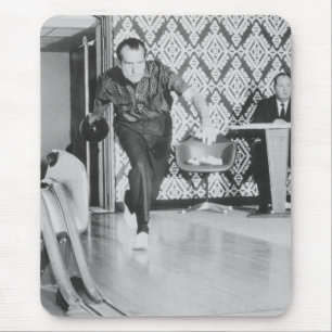 President Richard Nixon som bowlar på Vita huset Musmatta