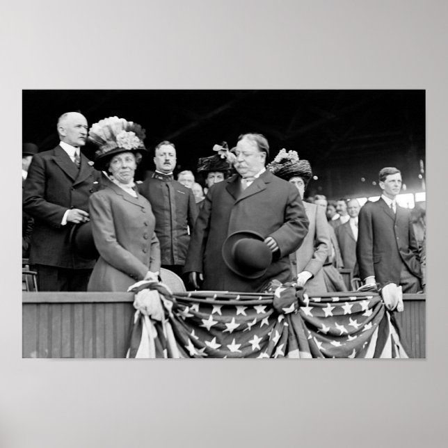 President Taft and Nellie Taft At Baseball Game Poster (Framsidan)