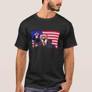 President Trump är Säker Trump Raising Arm Moment T Shirt