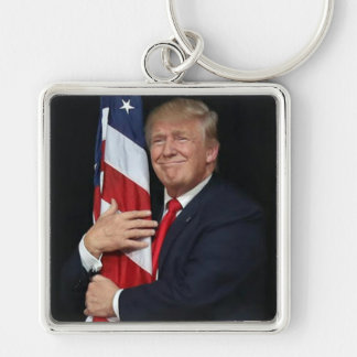 President Trump Hugger den amerikanska Flagga Fyrkantig Silverfärgad Nyckelring