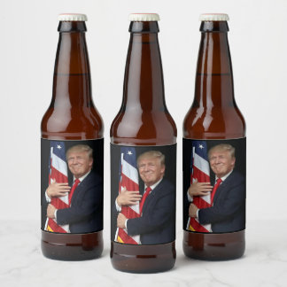 President Trump Hugger den amerikanska Flagga Ölflaska Etikett