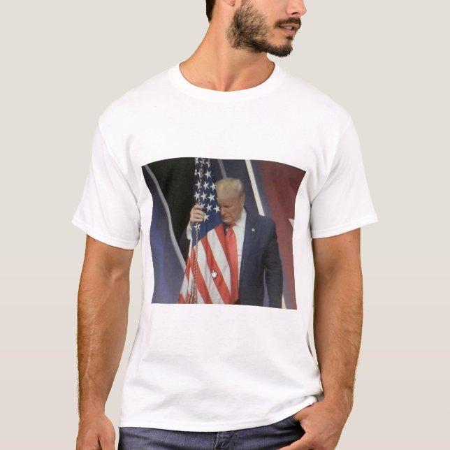 President Trump Hugger den amerikanska Flagga T Shirt (Framsida)