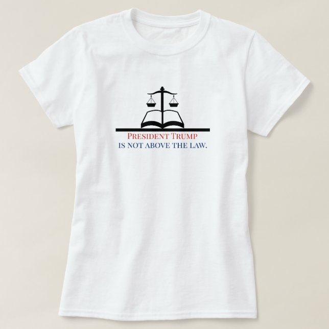 President Trump ligger inte över Law  T Shirt (Design framsida)