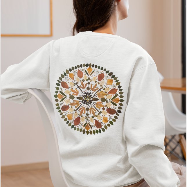 Pressad blommandala l Höstbotanisk blomma  T Shirt (Skapare uppladdad)