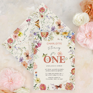 Pressade blommor i första födelsedag blir en inbjudningar